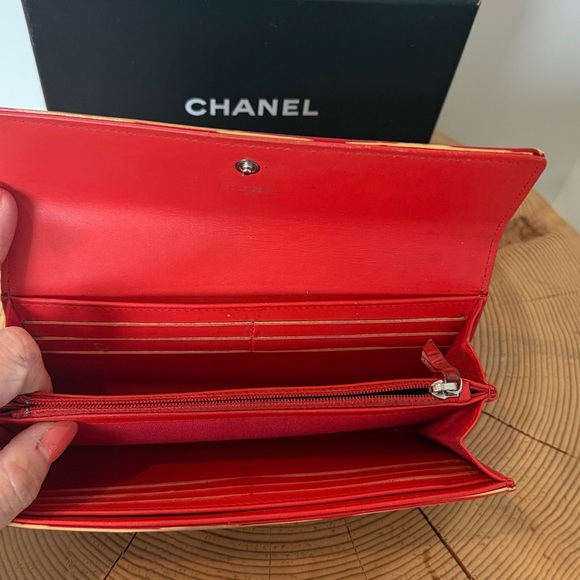 CHANEL Red and Gold Striped Wallet - Picture 6 of 8